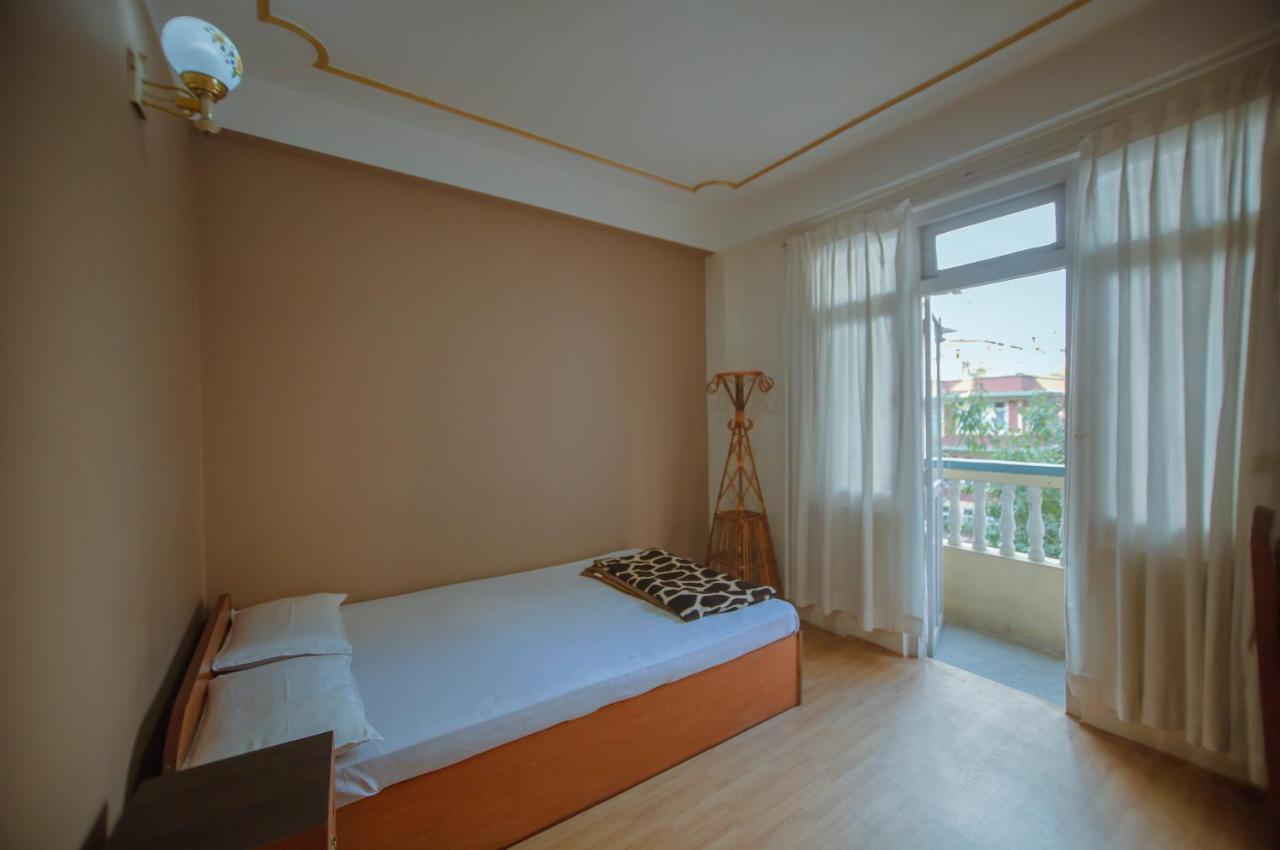 Hotel Triratna Катманду Экстерьер фото