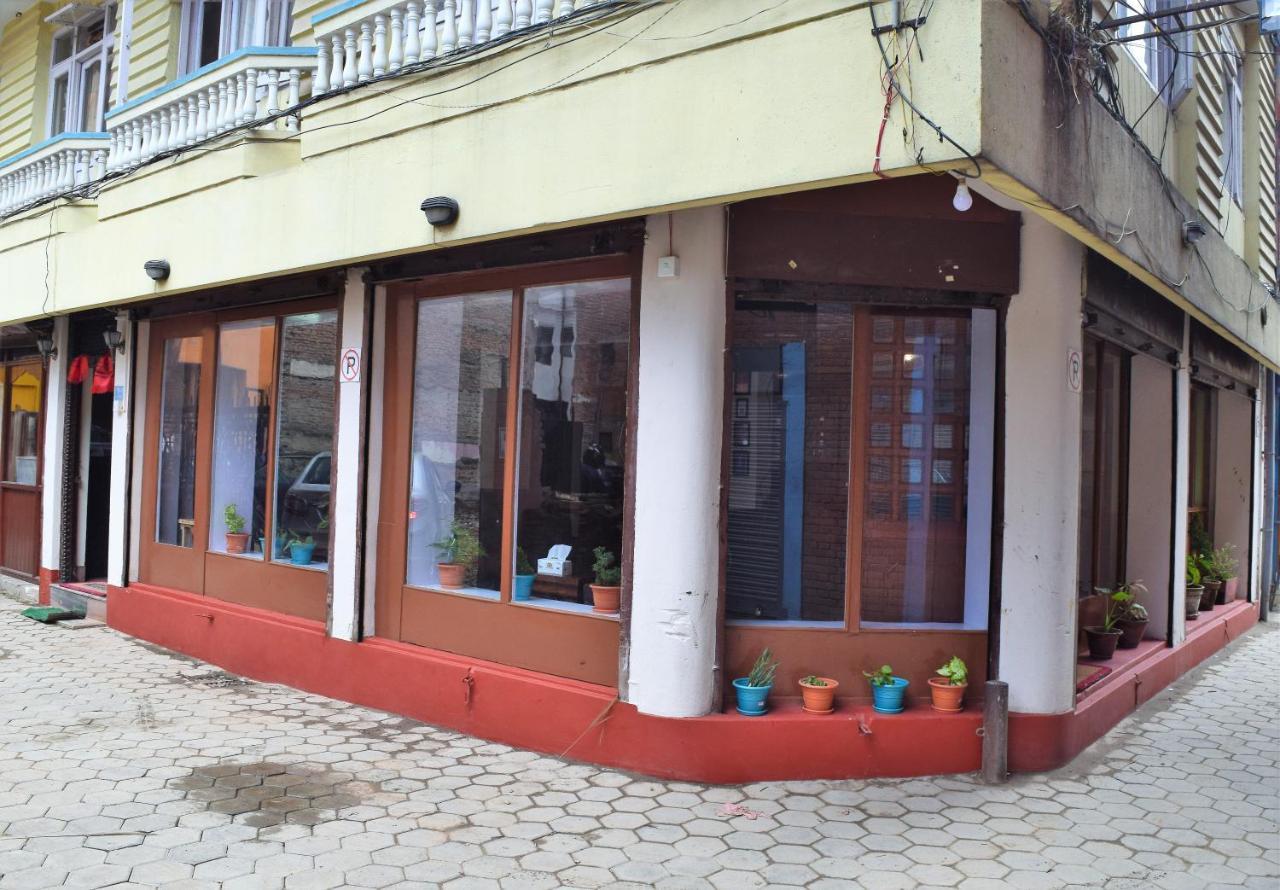 Hotel Triratna Катманду Экстерьер фото