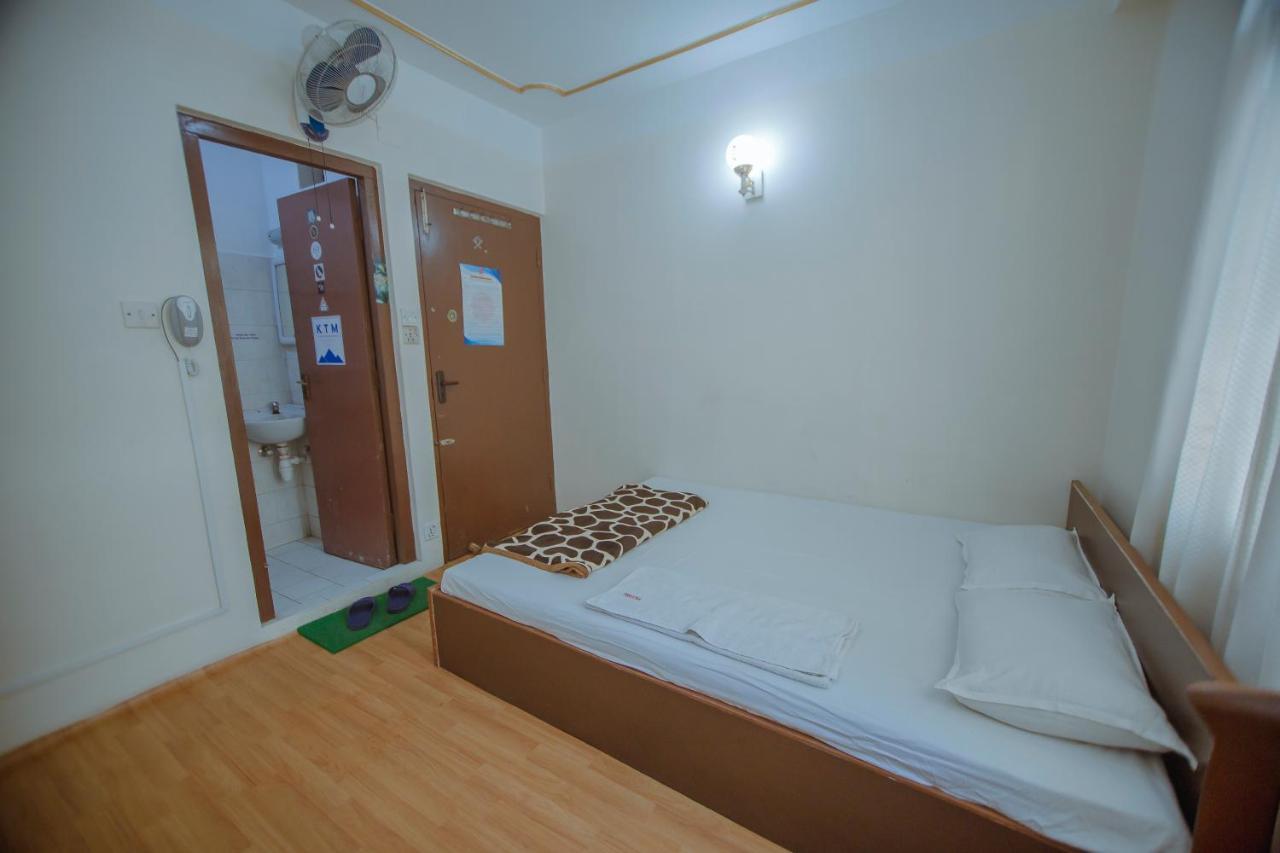 Hotel Triratna Катманду Экстерьер фото